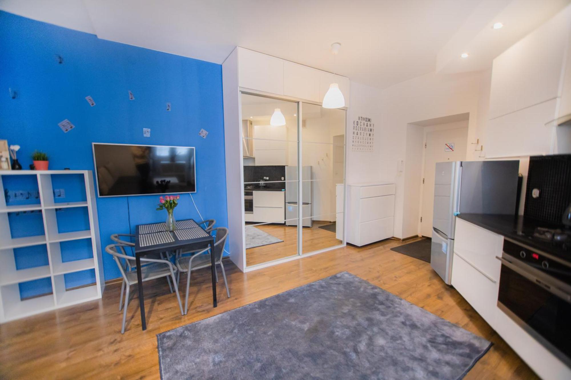 Poznanska Apartment. Great Location. Center Warszawa