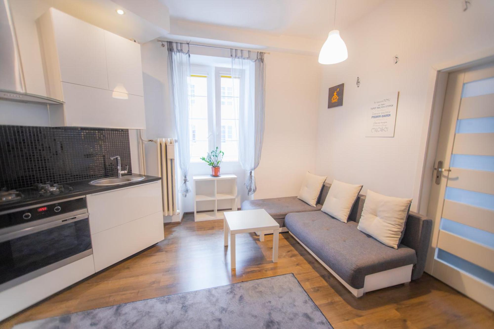Poznanska Apartment. Great Location. Center * Warszawa