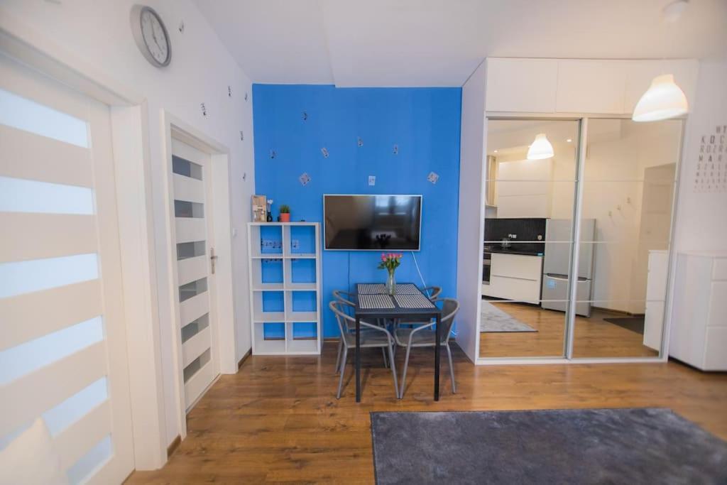 Poznanska Apartment. Great Location. Center Apartment Warsaw