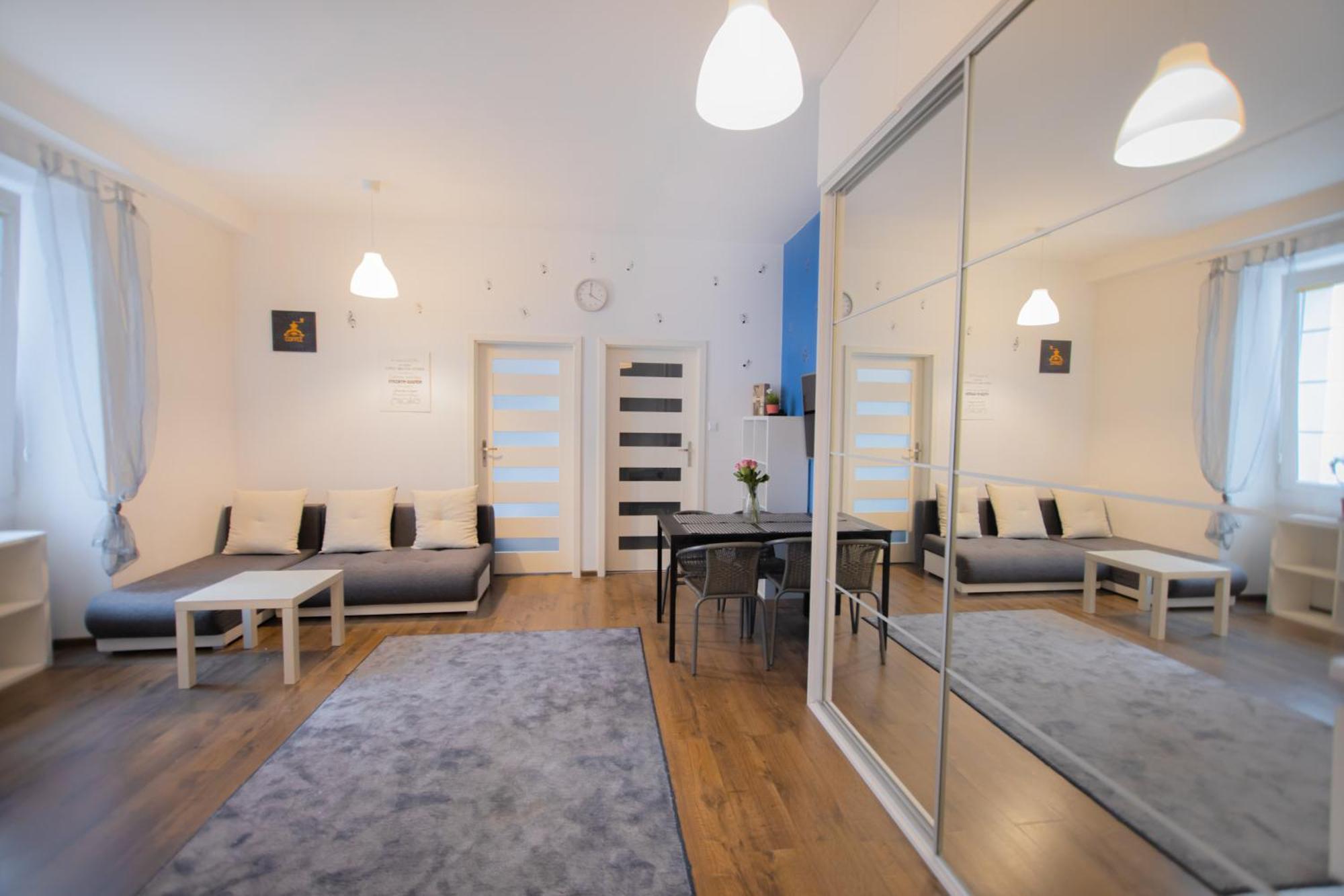 Poznanska Apartment. Great Location. Center Apartment
