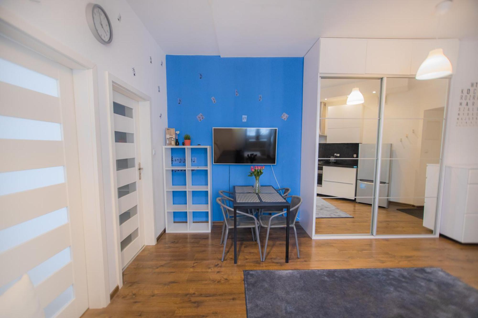 Poznanska Apartment. Great Location. Center Apartment